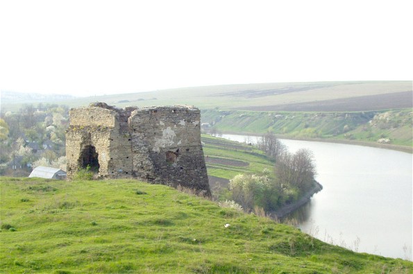 Image - Ruins of the Zhvanets castle overlooking the Dnister River in Podilia.